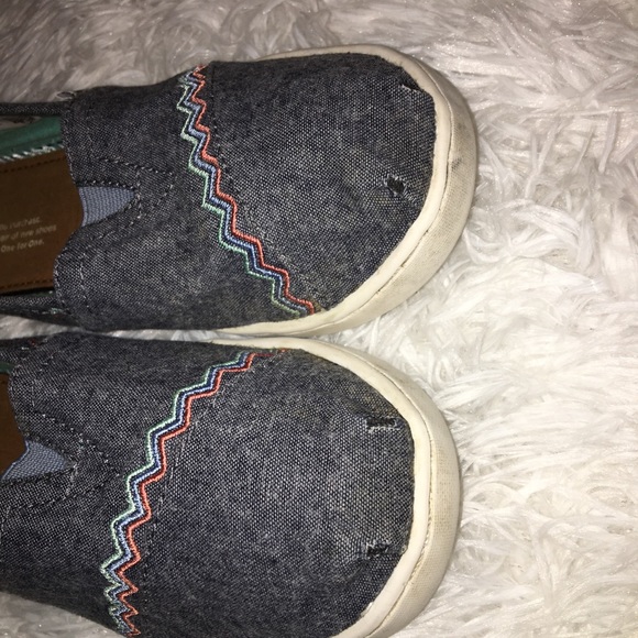 Toms Denim Canvas Embroidered Flat Girls Size 2.5 - Picture 2 of 8